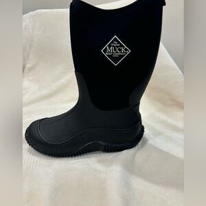 NIB The Original Much Boot Company Hale Outdoor Sport Boot. Kids Size 5.